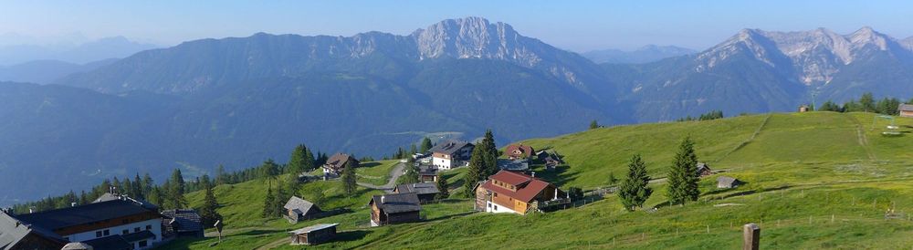 Die Emberger Alm im Sommer